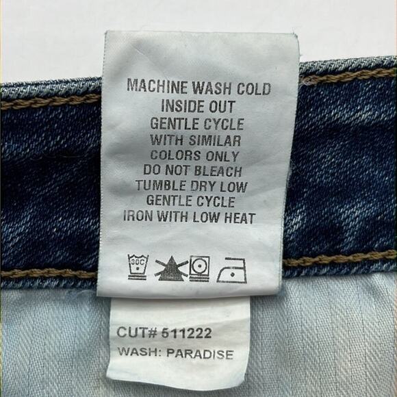 Level 99 4” Inseam High Rise Cuffed Shorts Size 29 - Picture 10 of 16